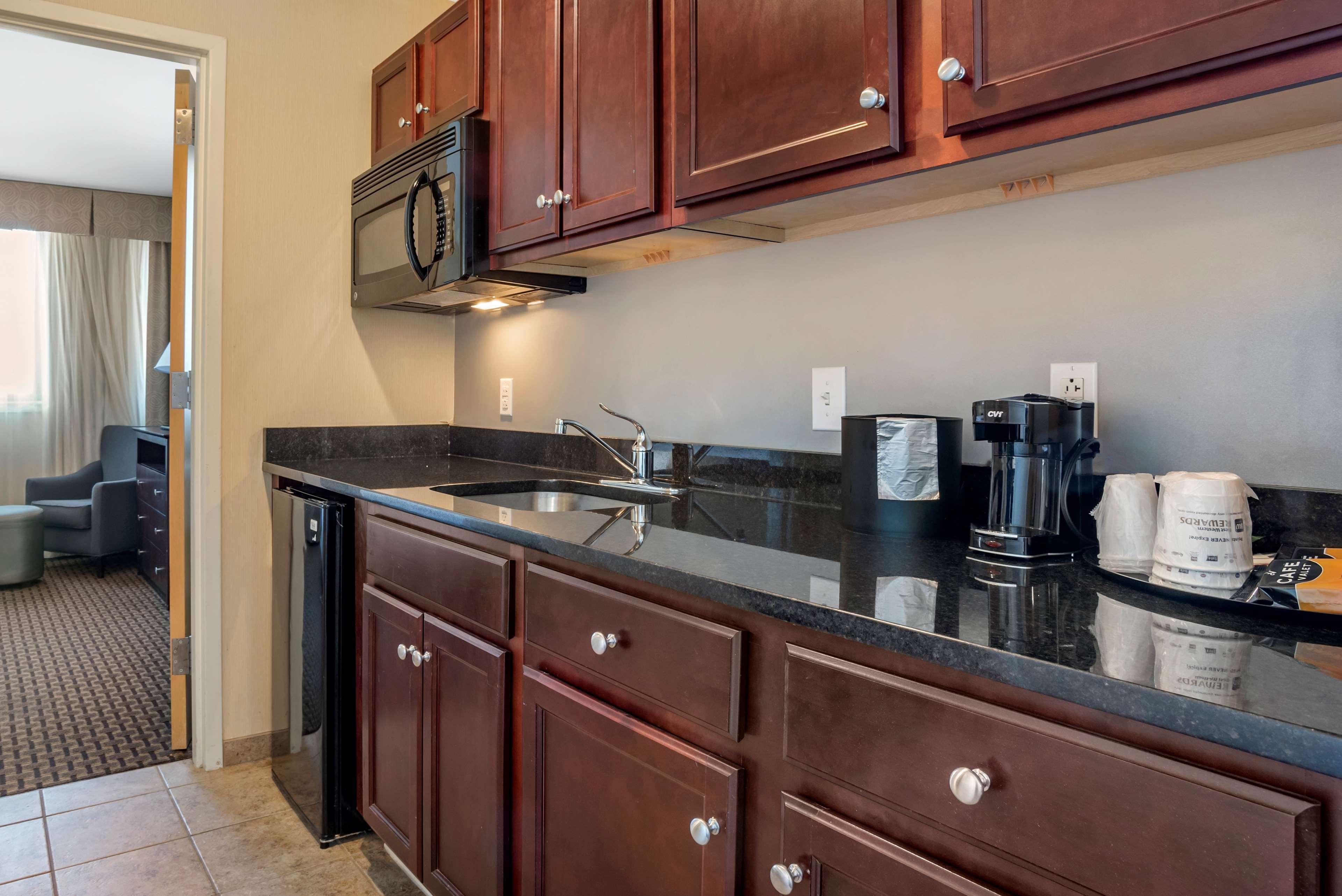 Best Western Plus Philadelphia Airport South - At Widener University Chester Buitenkant foto